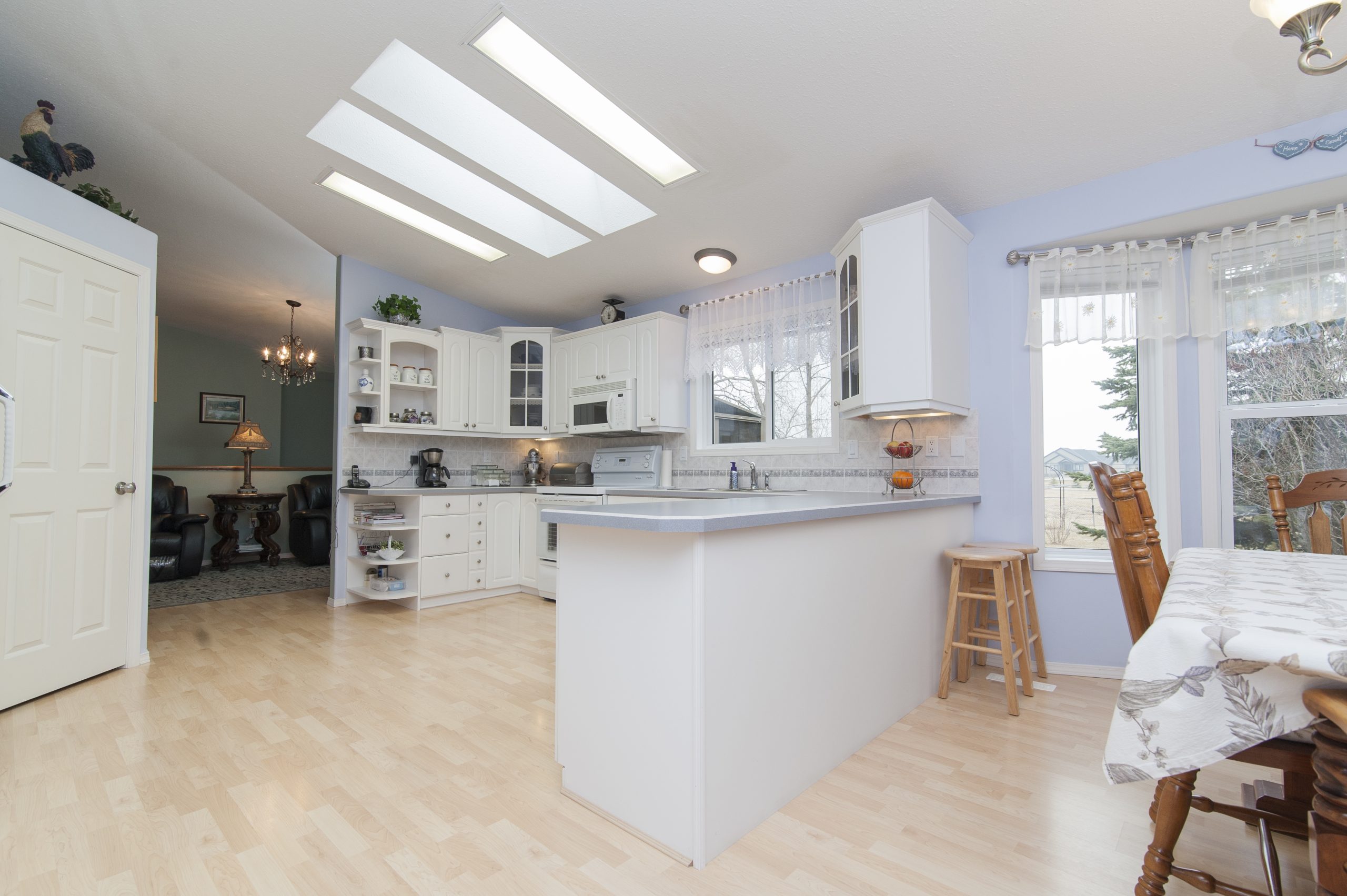 A beautiful shot of a modern house kitchen